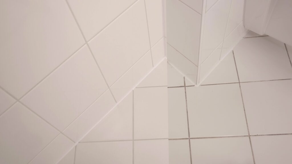 Zementfugen vor der Reinigung und danach